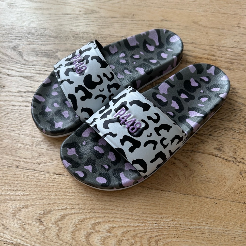 Size 8 women’s slip on’s